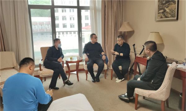山東科技大學(xué)實(shí)用礦山壓力研究中心主任石永奎教授、郝建博士應邀赴龍煤雙鴨山礦業(yè)集團進(jìn)行技術(shù)交流
